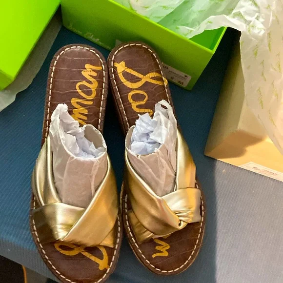 NWB-Sam Edelman, Gold 100% LEATHER Cross- Strap 3” Heel Sandals/Wedges - Picture 8 of 15